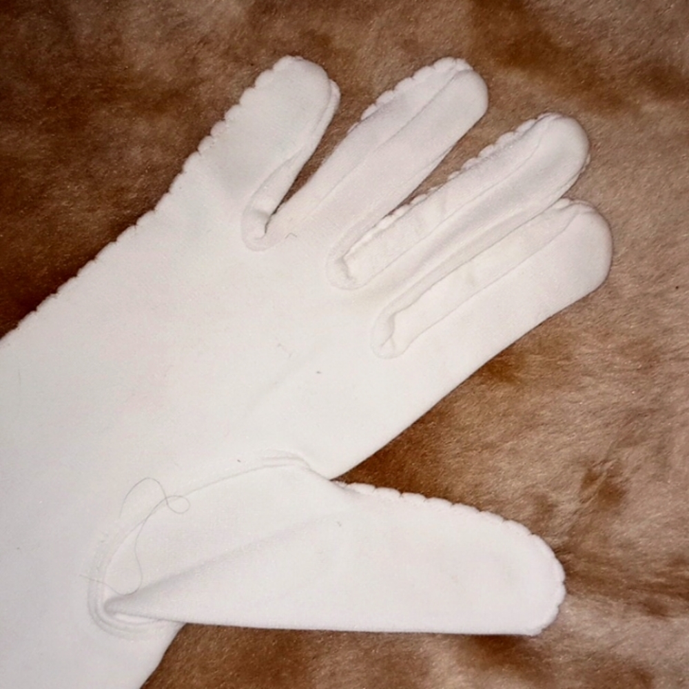 Beautiful Antique/Vintage Snow White gloves (100%Cotton) Classy Sassy!!